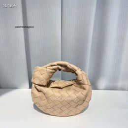 Totes Bottegaaveneta Cassettes Sac à main noué Tenue Soirée Fille nouée Jodie Cloud Designer Mini Sac 2023 Tissé Main Venetas Cuir Poignet Sacs à main L