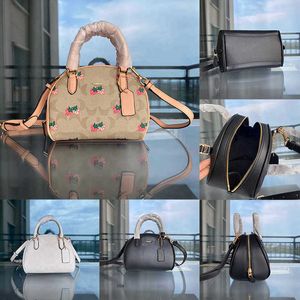 Totes COABAG RETRO Half Moon Small Luxurys Sacs Femmes le sac fourre-tout en cuir concepteur de conception de sac à main portefeuille Femme 221031