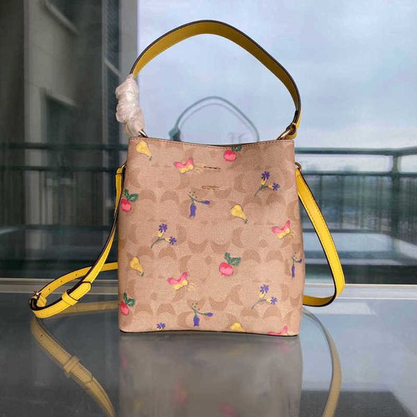 Totes Designer Bag C-Letter Tote Bag Womens Luxurys Sac à main en cuir Seau Sacs Casual Purse Pink Butterfly Sacs à bandoulière Femme Wallet 230207