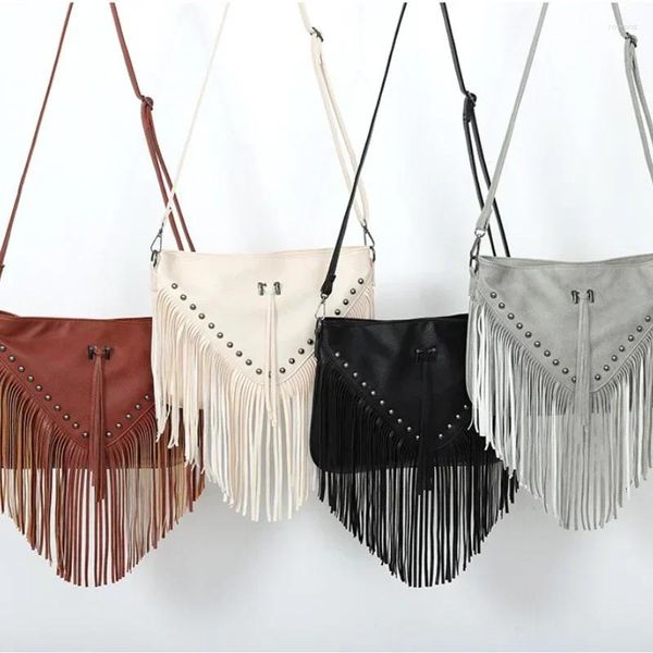 Tapés Europe et Américain Rivet Fringe Fringe Messel Messager Sac Femmes Hobo Sacs à bandoulière Crossbodybag Bolsa Feminina