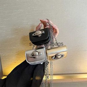 Totes Fashion Mini sac à bandoulière en cuir PU avec chaîne en métal argenté Sac à bandoulière noir pour femmes Sacs à monnaie Rouge à lèvres Organisateur d'écouteurs H240330