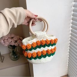 Totes Fait à la main Tulip Crochet Tricoté Poignée en bois Petite taille Sac de téléphone vintage Printemps Esthétique Cottage Core Pochette de poche portable