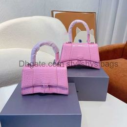 Totes Sac de sablier Mains Épaule Luxurys Designer Sac Chaîne en métal Or Cuir à la main Coquille miniature Premium Touch Bag26