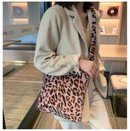 Totes Leopardo impresa en la hombro Bolsa Invierno 2020 Fuera suave de piel suave Bolsos a mano Mano de la mano del cuerpo de la caramelo de cuerpo casual Bolsa Feminina 240407