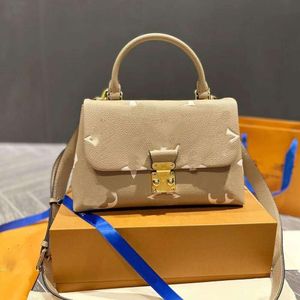 Totes Diseñadores de lujo Bolsos Bolso de mujer Bolso de hombro Cartera de dama Simple Versátil Ocio Pequeños bolsos de cuero Cuero sólido Muy agradable