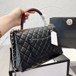 Bolso de diseñador, bolso de cuerpo cruzado, bolso de caviar de perlas de sirena, cadena de hardware cosido de cuero de cuero de pantorrilla, mango lujoso, lujoso estilo francés para mujeres