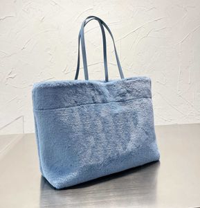 Totes Miubag Winter Plux Designer Sacs Femmes Fashion Handbag Purse Terry Fabric Lettre de grande capacité Package de shopping Pocket portefeuille D76