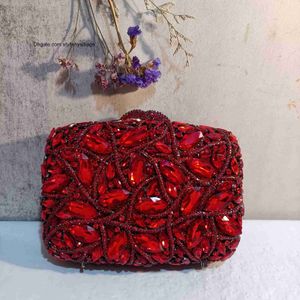 Bolso de mano de cristal con piedras de vino tinto para mujer