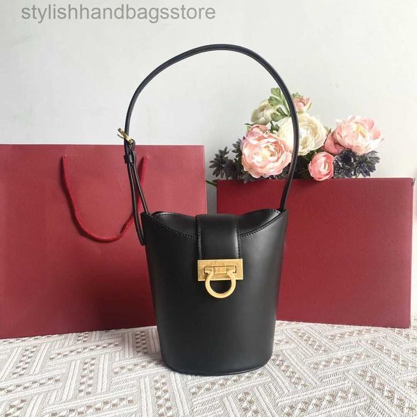 Totes Bolsos de hombro Cross Body 2023 Nuevo diseñador de lujo Bolsa de papas fritas Trifolio Bolso de mujer Bolso de hombro Bolso de cubo para axilas Cubo portátilstylishhandbagsstore