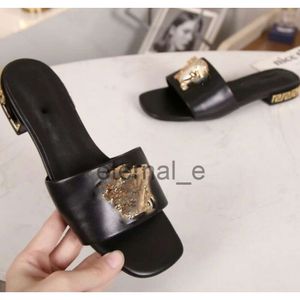 Pantoufles de bacs Slippers Designer Slippers Fashion Fashion Luxury Floral Slippers en cuir Sandales plates Plattes d'été