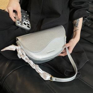 Bottes Small Saddle Crossbody Sac pour femmes Design Semiccle Design PU Leather Underar Mandbag Trend Silver Shopper Antrse Purse