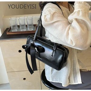 Totes Youdeyisi Koreaanse versie Niche Designer Model Armpit Baguette Bag Silk Scarf Premium Bowling