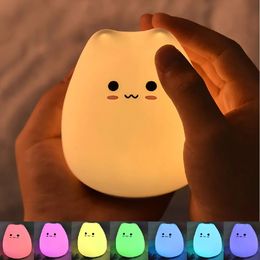 Toucher la nuit de nuit colorée chat en silicone lumière lumineuse LED CARTOON SILICONE lampe de chambre à coucher lumières de lit d'éclairage 240507