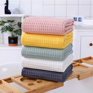 Handdoek Eenvoudig katoenen wafelbad voor volwassenen Absorberend sneldrogend Grote badkamerhanddoeken El Toilet Spa Zwemmen Home Decor