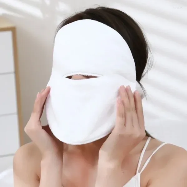 Masque de soins de la peau servie