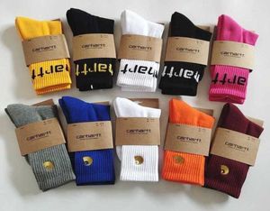 Chaussettes de serviette pour hommes et femmes 2023 Mode marque américaine Carhart broderie tube moyen marée bas skateboard basket-ball travail 622ss
