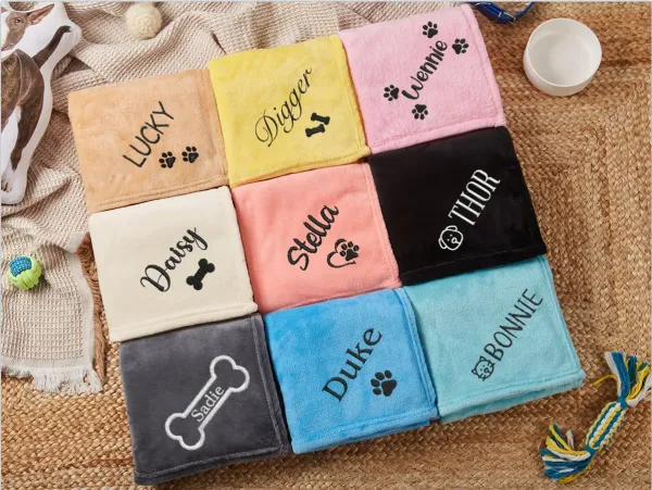 Serviettes Couverture personnalisée pour chien Couverture personnalisée pour chien Broderie Nom de chien Couverture pour animaux de compagnie Couverture d’impression de patte Couverture pour chiot Cadeau pour chien