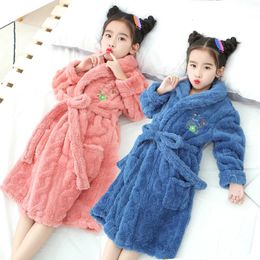 Toallas Batas Llegada Albornoz Niños Moda Flanel Ropa de dormir cálida para niñas grandes Otoño Invierno Niños Dibujos animados Camisones Pijamas para bebés 231211