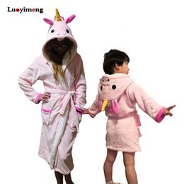 Serviettes Robes Peignoirs bébé pour filles pyjamas hiver licorne à capuche serviette de plage garçons Robe de bain épais chaud vêtements de nuit enfants Robe de chambre 231024