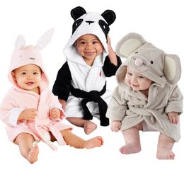 Serviettes Robes bébé enfants enfants pyjamas Panda souris lapin robe de bain bébé homewear garçons filles robe à capuche serviette de plage 231215