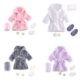 Handdoeken Gewaden Baby P ography Props Hooded Robe Met Riem Badjassen Badhanddoek Komkommer slipper Set Creative P o Outfit voor 0 3 Motten 230617