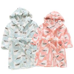 Serviettes Robes Robes de bébé Sweats à capuche Fille Vêtements de nuit pour garçons Serviettes de bain d'hiver Enfants Peignoir doux Pyjamas Vêtements pour enfants Vêtements de maison chauds 1-7 ans 231215