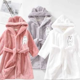 Asciugamani Accappatoi per bambini Pigiami morbidi Per bambini Accappatoio in flanella invernale 2023 Nuovo cartone animato Carino Indumenti da notte Ragazzi Ragazze Autunno Abiti con cappuccio HomewearL231123