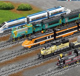 Kits de construcción de modelos de trenes de juguete Trenes eléctricos Juguetes de bloques de construcción Rail mecánico Trai Figuras de vagones de ferrocarril Thomas el tren Juguetes DIY para niños Regalos de Navidad