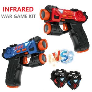 Toy Walkie Talkies Laser Tag Gun Set Multi personne Battle Party Games Pistolets infrarouges électriques Travail d'équipe interactif Jeu de guerre Intérieur Sports de plein air 230711