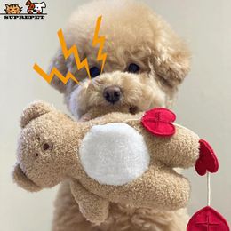 Juguetes SUPREPET lindo oso perro juguetes para perros pequeños accesorios de peluche para cachorros juguetes suaves Fidget muñeca de peluche coreana juguete interactivo para mascotas 2021