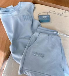 Tracksuit Femmes Femmes Designer Vêtements Miui Letter Logo Sequin Patch Sans manches Shorts décontractés avec sac
