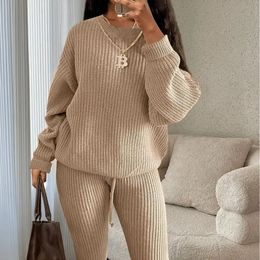 Survêtements Automne et hiver loisirs costume tricoté à rayures pour femmes pantalons ultra-minces solides Y2K vêtements de rue ensemble familial deux pièces haut à col rond ensemble coulissant 231219