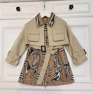 Tracksuits Designer Girls Dresses Baby Autumn Sets Grootte 100-160 cm lange mouwen knooploze jas en geruite mouwloze jurk aug22