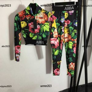 Tracksuits Women Designer Yoga Oefening Set Zipper Top Suit 2pcs Rose Print Standing Neck Long Suids Top en Leggings