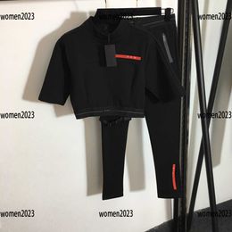 Survêtements femmes sportswear dame tenue décontractée 2pcs couleur unie t-shirt et pantalon design ceinture été taille S-L nouveautés Mar01