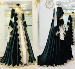 Traditionele groene Turkse trouwjurken Marokkaanse 2024 Elegant A Line Velvet Gothic Dubai Bridal Ghows Gold Lace Long Sleeve Muslimah Vestios de Novias Robe MARIEE