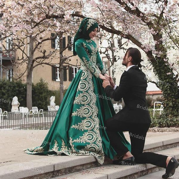 Robes de soirée musulmanes traditionnelles du Kosovo avec des appliques dorées 2021 à manches longues Dubaï Abaya robe de bal arabe Corset tenue de soirée jupe robe de soirée femme