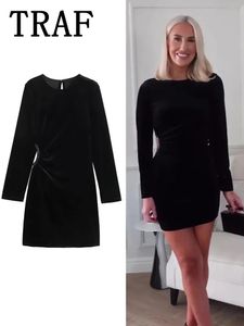 TRAF 2023 Zwart Velvet Dress Woman uitgesneden Vintage Mini Women Autumn Chic en Elegant Evening Short Party Jurken 231222