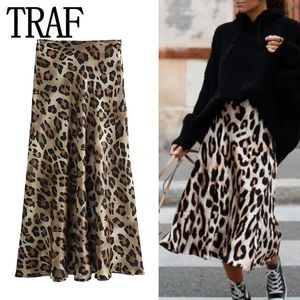 TRAF LEOPARD PRINT SATIN ROK Women High Taille Vintage Midi Woman Fashion Elegante lange rokken voor 2024 Summer 240420