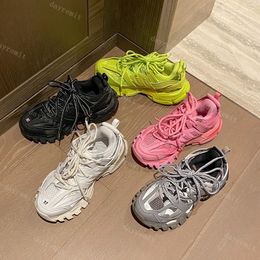 Trainers Men Track 3 Femmes Coureurs de piste 3.0 LED Sneaker Runner Shoe Designer Sneakers Leather Triple S Fashion Black White Casual Chaussures 43457 .0 S S 4457