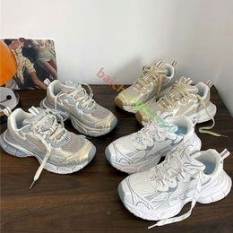 Track LED Trainers 3.0 pour les hommes femmes Luxury Light Sports Shoe Mens Designer Chaussures de course Femmes Luxe Femme Paris Sneaker B4
