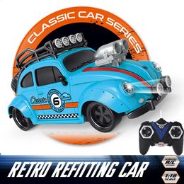 Transformatiespeelgoed Robots 1 18 Vintage Kever 4-kanaals afstandsbediening Auto Retro Inbouwen RC Hoge snelheidslicht Gemodificeerd voertuigmodel speelgoed voor kinderen 231118