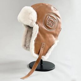 Chapeaux de trappeur chapeau de pilote rétro en cuir pu Lei Feng femmes hiver chaud cyclisme plus coton coupe-vent et protection des oreilles des hommes froids 231208