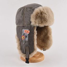 Chapeaux de trappeur chaud Bomber chapeau hommes femmes épais russe Ushanka fourrure mode mâle femme hiver noir gris oreillette casquette de Ski 231122