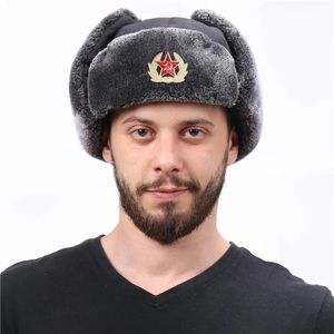 Chapeaux de trappeur insigne soviétique chaud Lei Feng hommes armée russe Ushanka Bomber chapeau extérieur Plus velours épaissir casquettes fausse fourrure de lapin oreillette 231122