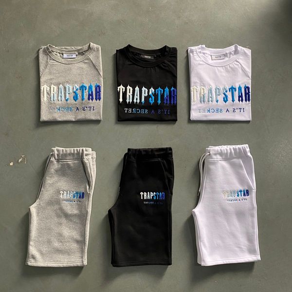 Le costume court Trapstar 3 couleurs rassemble des hommes et des femmes de hip-hop de rue européens et américains, un t-shirt décontracté et un short respirant et cool.