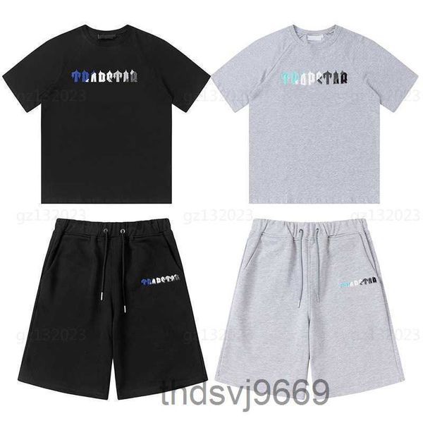 Trapstar Survêtement Survêtement D'été Ensemble Deux Pièces Lettres Dégradées Serviette Brodée T-shirt À Manches Courtes Col Rond Avec Short De Sport Hommes Survêtement FUS8