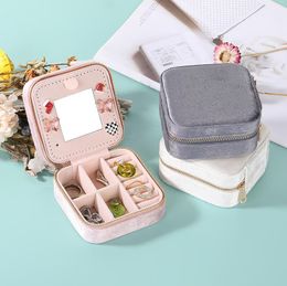 Reis Velvet Jewelry Box Mini Gifts Case For Women Girls Small Portable Organizer dozen voor ringen oorbellen kettingen armbanden
