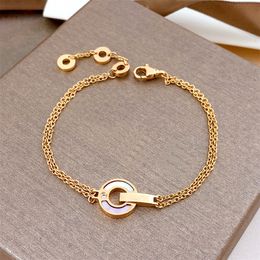 Treasure Light Luxe, nouveau bracelet de pièces de monnaie de mode européenne et américaine, gâteau rond en cuivre, petit nombre en acier titane or rose, pièce à main incolore