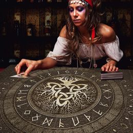Arbre de vie avec table de tarot rune de rune de treshetra